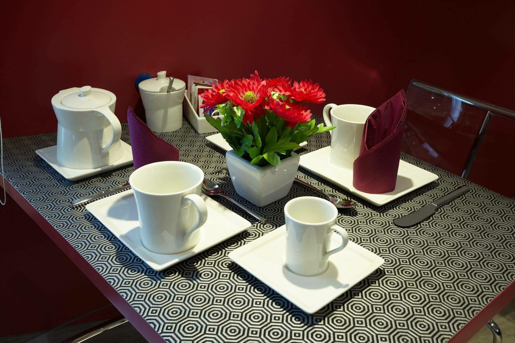 Hospitality Hotel Палермо Екстериор снимка